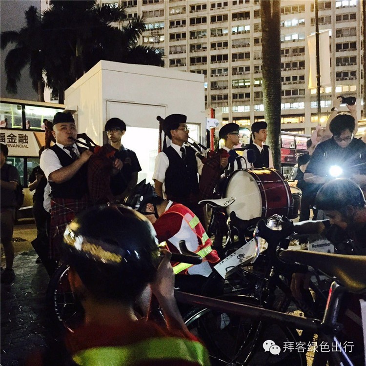 红雨下的香港沉默骑行